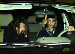 Жастин, Селена нарын шөнийн болзоо